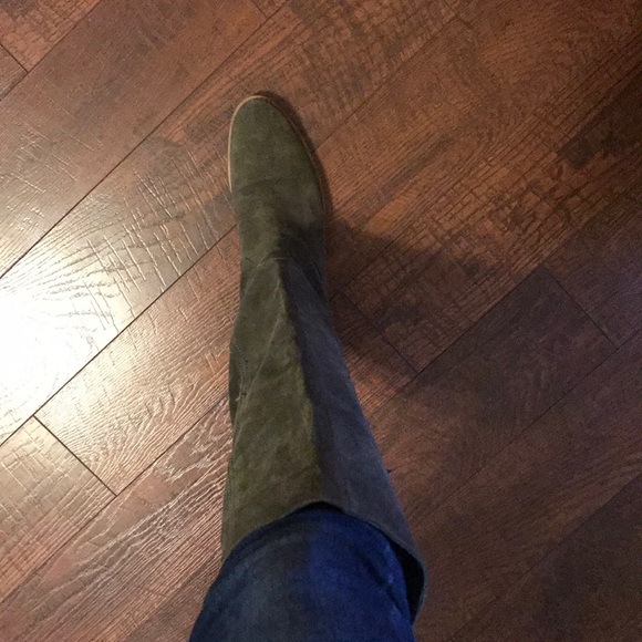 Grey soft suede boots - Picture 3 of 3